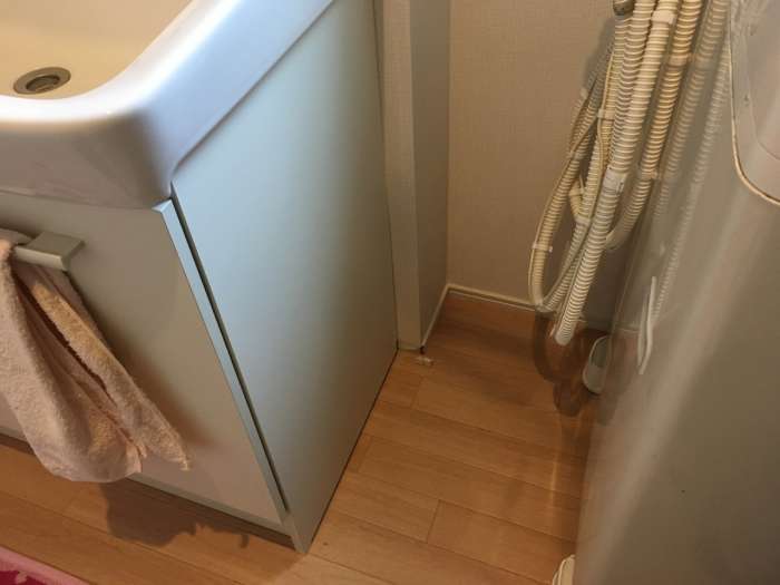 脱衣所の巾木が無い