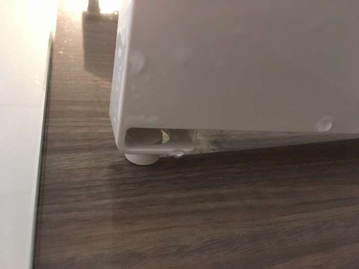 棚受けから棚が落ちそう